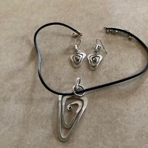 Free form necklace and earring set.